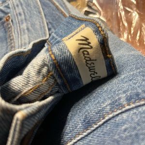 NEW Madewell. The Slouchy Boyjean. Brand New with tags. Size 33 Roswell Wash.